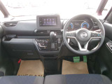 操作しやすい運転席廻り!操作パネルも使いやすい!!ドライブが楽しくなります!