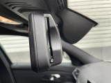 【ルームミラー一体型ETC】BMWといえばルームミラー一体型のETC。ドライバーから差し込めるかたちになっておりますので、差し忘れの際も慌てずにご利用いただけます。