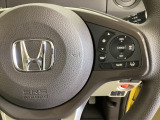 ハンドルにHondaセンシング系のクルーズコントロールやレーンキープアシストなどの操作スイッチが装備されています。ハンドルから手を離さず安全に操作できます。