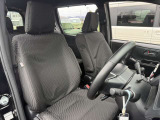 運転席シート廻りは使用感も少なく、良好な状態となっています。前オーナー様が丁寧に使っていたことがよくわかりますね。