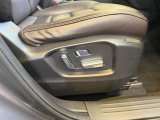 パワーシートのスイッチはメッキ加飾があり、メモリー着き♪