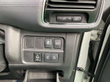 両側電動スライドドアは運転席からも開閉可能です(^^)/またハンドルヒーターもついてるので冬も快適☆