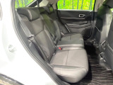 後部座席も気になるようなキズ・汚れやへたり等、大きなダメージはなく、良好な状態です。