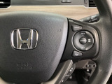 ハンドルにHondaセンシング系のクルーズコントロールやレーンキープアシストなどの操作スイッチが装備されています。ハンドルから手を離さず安全に操作できます。