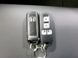 スマートキー付!キーを取り出さなくてもドアロックの施錠・開錠、エンジンの始動が出来ます!雨の日や荷物の多い日にとても便利ですね♪