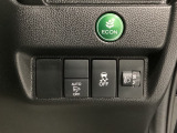 ハンドルの右側にはヘッドライトレベライザーとVSA(ABS+TCS+横滑り抑制)の解除スイッチがついています。ヘッドライトレベライザーは道路状況や積荷の加重に応じてライトの高さを調節できます。