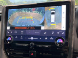 【パノラミックビューモニター】専用のカメラにより、上から見下ろしたような視点で360度クルマの周囲を確認することができます☆死角部分も確認しやすく、狭い場所での切り返しや駐車もスムーズに行えます。
