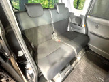 後部座席も気になるようなキズ・汚れやへたり等、大きなダメージはなく、良好な状態です。