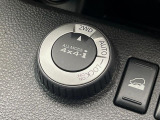 【オールモード4&times;4】2WD/4WDモードを手軽に切り替え可能。燃費重視の2WD、スタック時に役立つLOCK、AUTOモードでは4WDの配分を自動で調整し、路面状況を問わず安定した走りをサポート。