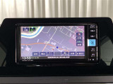 ナビ搭載で、家族で遠方へのドライブも道に迷わず安心!近くの飲食店やガソリンスタンドも探せて便利ですね♪