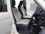 運転席は高さを調整できるハイトアジャスター付きです。