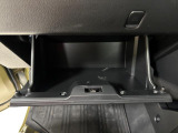 【グローブボックス】車検証入れ等の収納に便利です♪