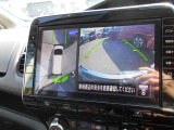 アラウンドビューモニター付き。空から見下ろしているかのようにクルマの周りの安全をディスプレイに映し出してくれます。周囲の状況がひと目で把できるため見通しの悪い場所での駐車もスムーズですよ。