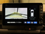 リバースギアに入れるだけで後方の表示へ切り替わります。夜間や雨の日の駐車も楽になりますよ。