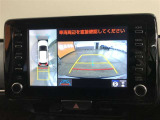 パノラミックビューモニター付きです。車両を上から見たような映像をディスプレイオーディオ画面に表示。運転席からの目視だけでは見にくい、車両周辺の状況をリアルタイムでしっかり確認できます。