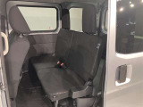 広々とした後部座席です♪気になるキズや汚れなどなく良好な状態です。
