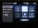 ディスプレイオーディオを装備。スマートフォンとクルマを繋ぐことで、これまでのナビに加えて色々なサービスが楽しめます。