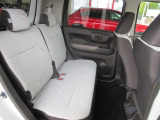 2列目のシートもゆったり快適に座っていただけますので、後部座席にお乗りの方も楽しくドライブに参加していただけますよ。
