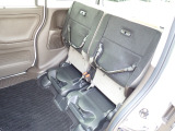 ◆チップアップ&ダイブダウン機構付【ULTR SEAT】は後席座面を左右分割で跳ね上げることができます。トランクで積載できない背の高い荷物をラクラク収納できます。ホンダ車ならではの人気装備です。