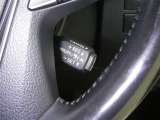 【レーダークルーズコントロール】(全車速追従機能付)付きです。車速に応じて追従支援してくれるので、ロングドライブも快適です。詳細は販売店スタッフまでおたずねください。