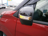 ウインカー付きドアミラーです。周りに「ウインカー&ハザード」を気づいてもらえるお洒落&安全確保のアイテムです。