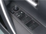 電動格納&ミラー角度調整機能付きです。