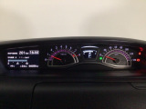 メーターの横に液晶カラーディスプレーを装備。航続可能距離等の情報やHonda SENSINGの注意・警告を表示します!