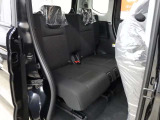 当店では専任のメカニックが大切なお客様のお車を一台一台丁寧に整備いたします。自社認証工場にてリフトアップし下回りまでキッチリ検査いたします。