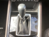 アクセルペダルを踏み込む量や速さに応じて変速パターンをし、人馬一体の運転感覚を発揮してくれる6速オートマ!