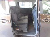 2列目シートもゆったり快適に座っていただけますので、後部座席にお乗りの大切な方も楽しくドライブに参加していただけます☆もちろんチャイルドシートの取り付けにも対応します!