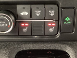運転席と助手席にシートヒーターが付いています☆寒い時期に腰周りを温めてくれるので体全体が温まりやすいのは勿論、暖房と違い顔に風が当たらないので、乾燥肌やドライアイの方でも大丈夫☆