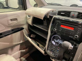 便利な収納スペースがたくさん用意されており、車内はスッキリしております。