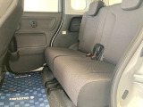 後部座席です。足元空間は広々しており、大人4人乗車も無理なく可能です。