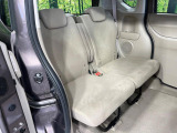 後部座席も気になるようなキズ・汚れやへたり等、大きなダメージはなく、良好な状態です。