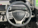 【純正革巻きステアリング】上質な革を使用することで、手にしっかり馴染みとても運転しやすいハンドルです♪
