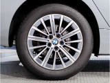 【BMWアロイホイル】軽量かつ強度に拘ったアロイホイル。走行性能ポテンシャルを引き出す設計。車の足元を引き締めてくれる大きなポイントはアロイホイルです。