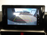バックガイドモニターで、後方を確認しながら安心して駐車することができます。
