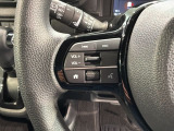 ステアリングにオーディオ操作スイッチが付いています。オーディオ画面に直接タッチしなくても操作が出来ますので、運転に集中できます。