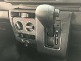シフトレバー周辺の画像です☆
