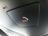 SOSコール/エアバックが展開するような深刻な事故において、自動でSOSコールを発信します。車内で急病人が出るような緊急時は、手動で発信可能です。