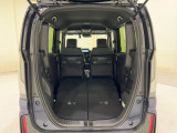 2列目を畳めば広々ラゲッジスペースの完成!