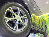 【純正15インチアルミホイール】外観にマッチした純正アルミホイールを装着しております。各種社外アルミホイールや、スタッドレスタイヤも取扱いしております。是非ご相談ください♪
