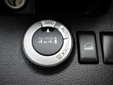 ヒルディセントコントロール機構付きオールモード4&times;4のスイッチです。