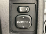 電動格納ミラースイッチです。