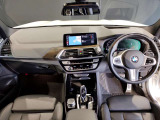 ☆センターパネルを運転席側に僅かに傾けたBMW独特のインパネ☆【駆け抜ける歓び】はここからもスタートしております☆