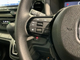 ステアリングにオーディオ操作スイッチが付いています。オーディオ画面に直接タッチしなくても操作が出来ますので、運転に集中できます。