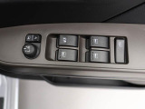 パワーウィンドゥ 運転席ドアスイッチ照明付です。電動格納ミラーも手元でワンモーションで可能です。