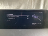 ハンドル操作をアシストすることにより車線からの逸脱回避を支援します。