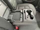 もちろん二列目にもドリンクホルダーはございます!同乗者の方も快適に過ごしていただけるでしょう!