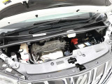 普段はあまり見ないエンジンルーム内も綺麗に仕上げています。見えないところも清潔に保ちたいですよね。